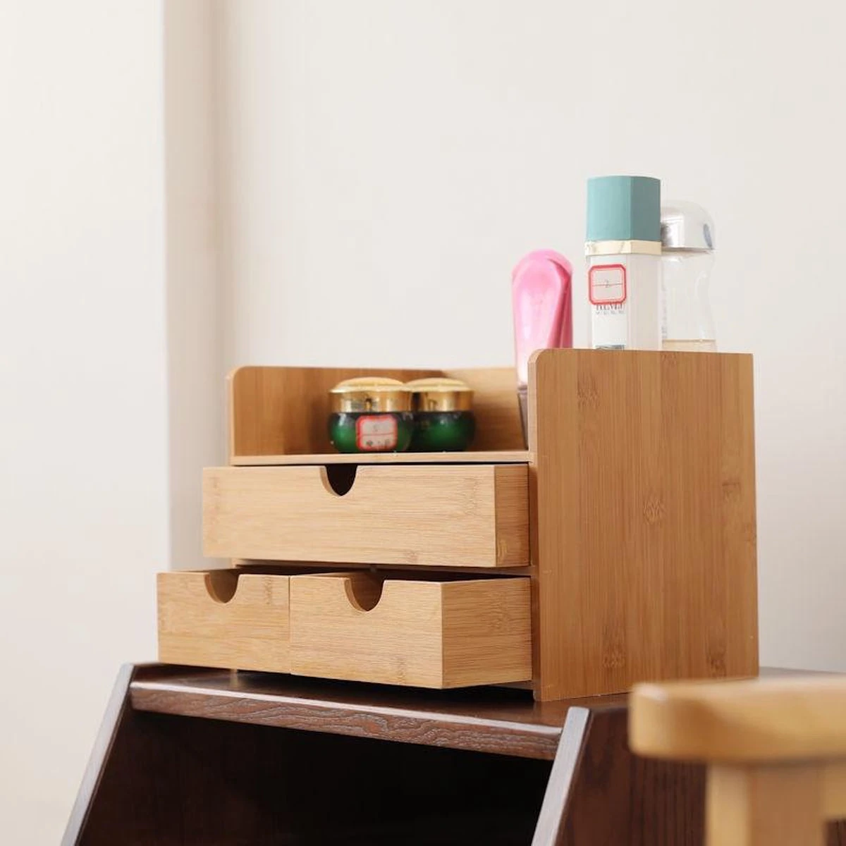 Merkloos Decopatent® Luxe Make-up Organizer Met 3 Lades - Cosmetica Organizer Make Up Met Schuiflade Bamboe Hout - Cosmeticahouder - Toren 7 Merkloos Decopatent® Luxe Make-up Organizer Met 3 Lades - Cosmetica Organizer Make Up Met Schuiflade Bamboe Hout - Cosmeticahouder - Toren - Afbeelding 7