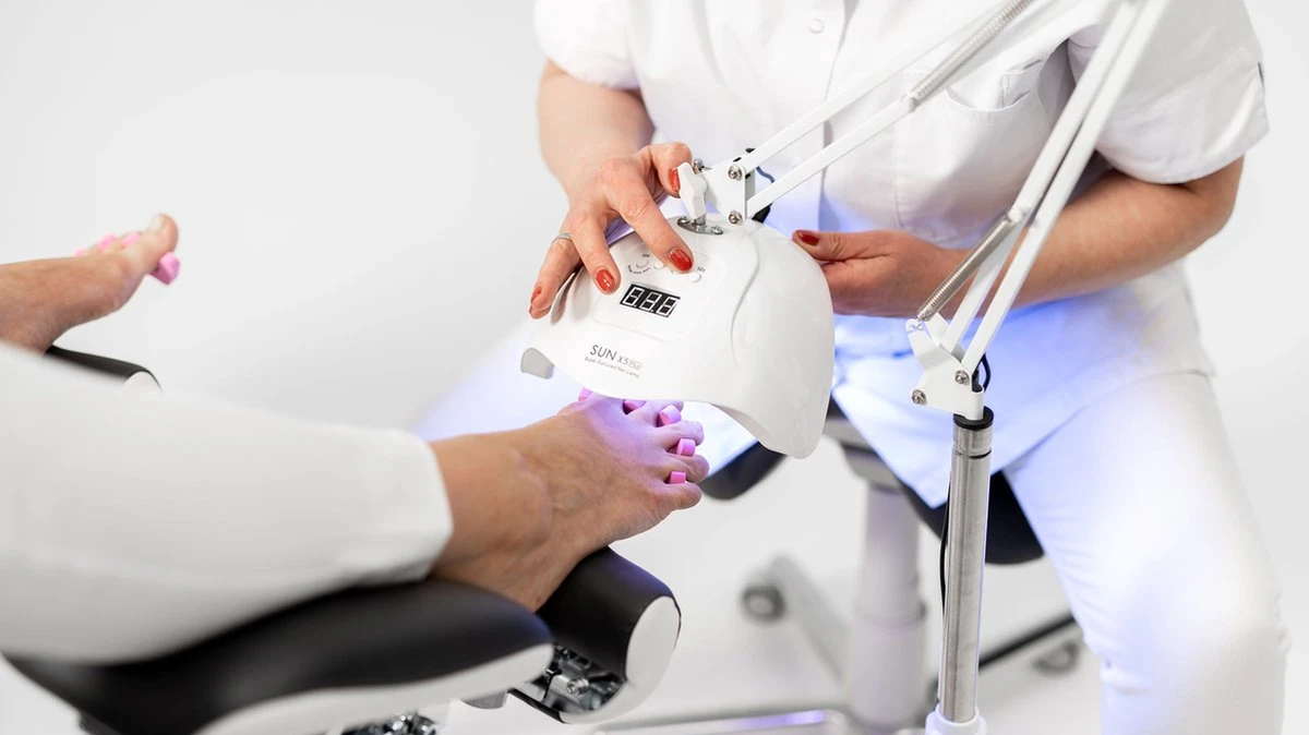 SUNfeet UV Lamp Op Statief - Lamp Voor Gelnagels 80W - LED Lamp Nagels - Gellak Lamp - Nageldroger - Wit 3 SUNfeet UV Lamp Op Statief - Lamp Voor Gelnagels 80W - LED Lamp Nagels - Gellak Lamp - Nageldroger - Wit - Afbeelding 3