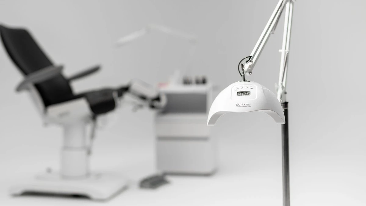 SUNfeet UV Lamp Op Statief - Lamp Voor Gelnagels 80W - LED Lamp Nagels - Gellak Lamp - Nageldroger - Wit 2 SUNfeet UV Lamp Op Statief - Lamp Voor Gelnagels 80W - LED Lamp Nagels - Gellak Lamp - Nageldroger - Wit - Afbeelding 2